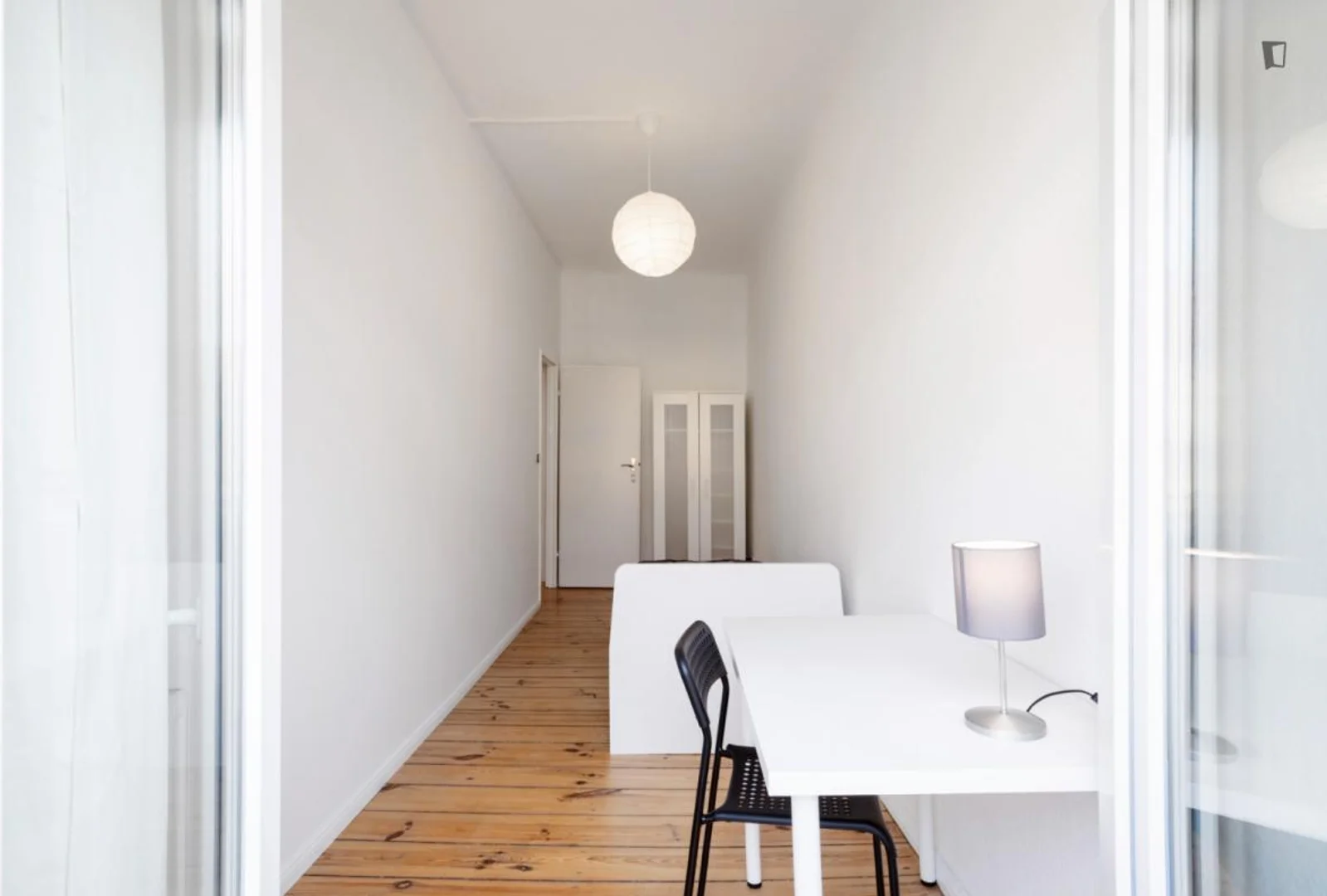 Quarto de estudante económico com localização conveniente em 