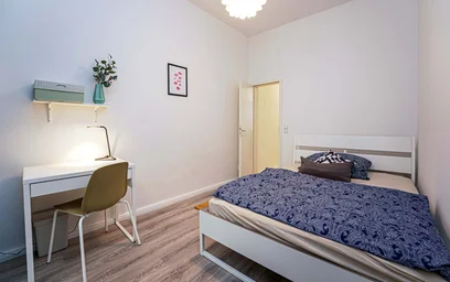 {area} de çift kişilik yataklı kiralık oda