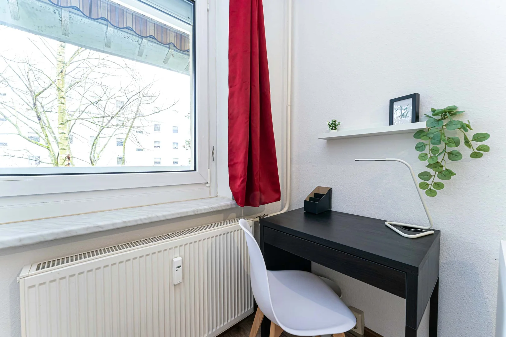 Funktionelles Studentenzimmer perfekt zum Studieren in 