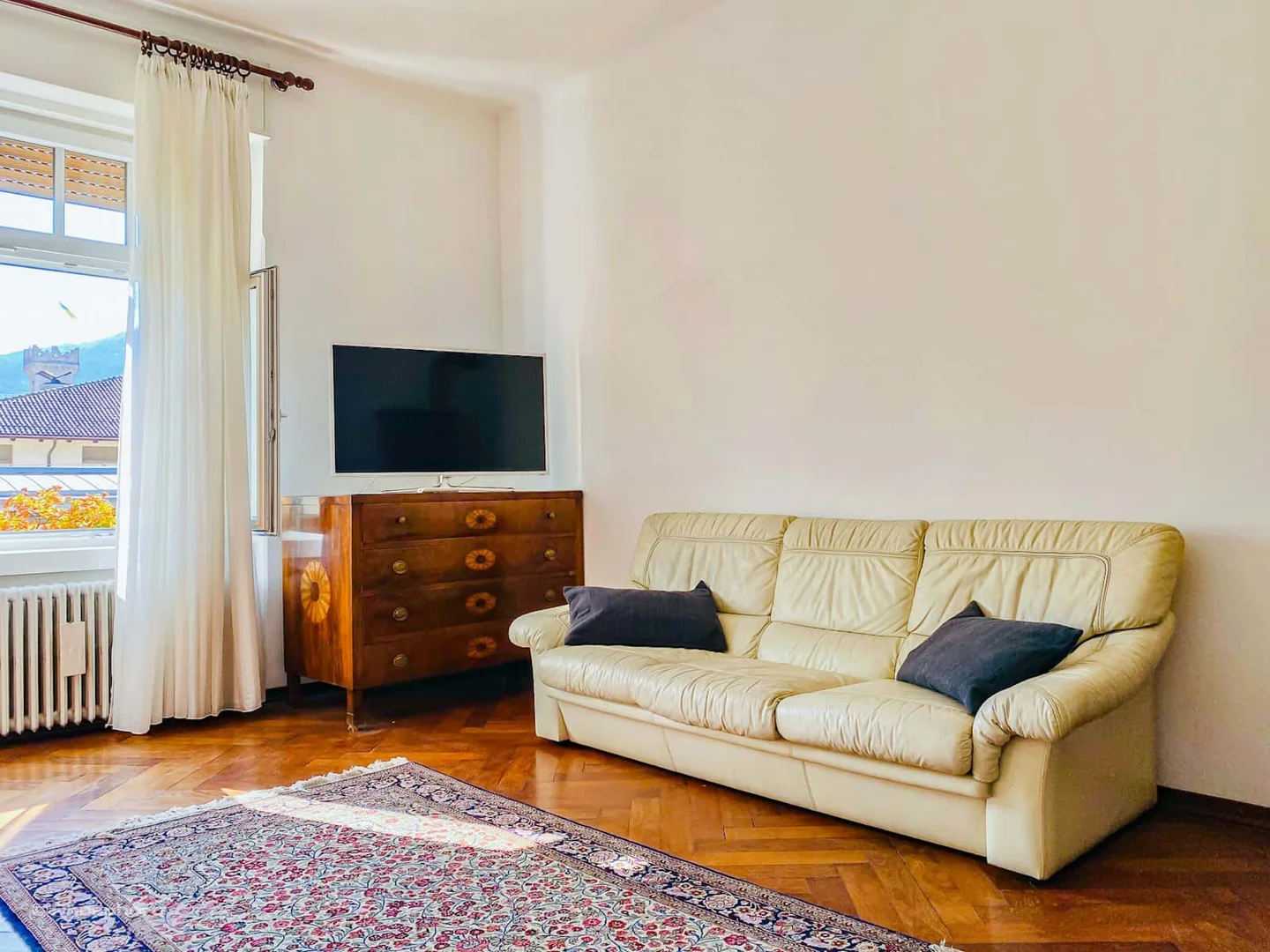 'de öğrenci dairesinde, tamamen mobilyalı kiralık oda