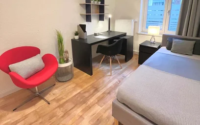 Pokój do wynajęcia z podwójnym łóżkiem w {area}