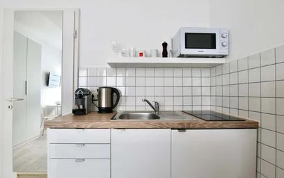 Dairenin tamamı konumu Limburger Str. 29, 50672 Köln, Germany, 14 17 görüntüsü