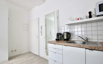 Dairenin tamamı konumu Limburger Str. 29, 50672 Köln, Germany, 8 17 görüntüsü