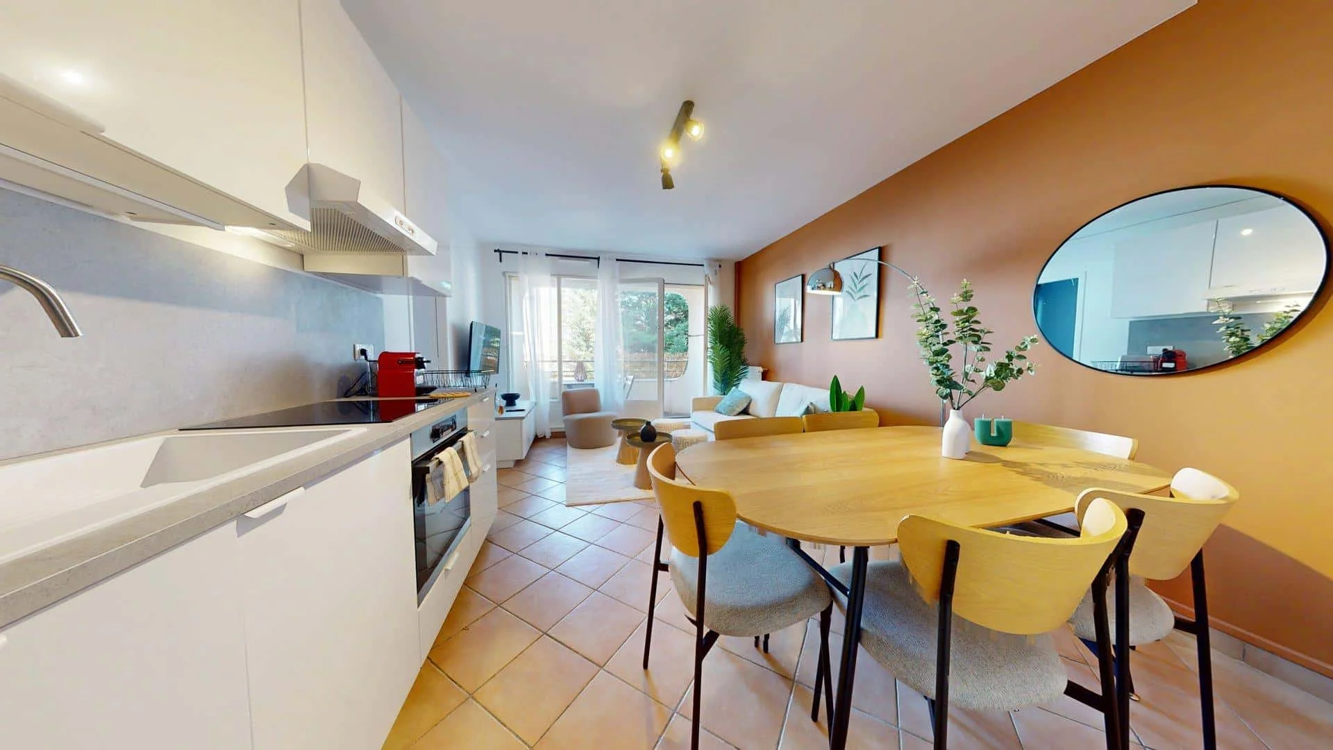 Habitación estudiantil amplia y cómoda en