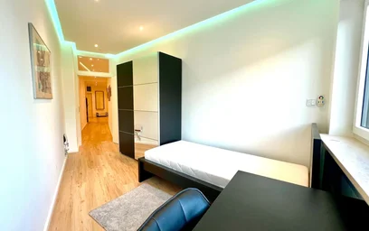 Quarto para alugar com cama de casal em {area}