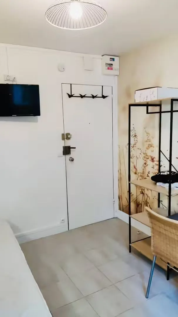 Economical student room with convenient location in 
