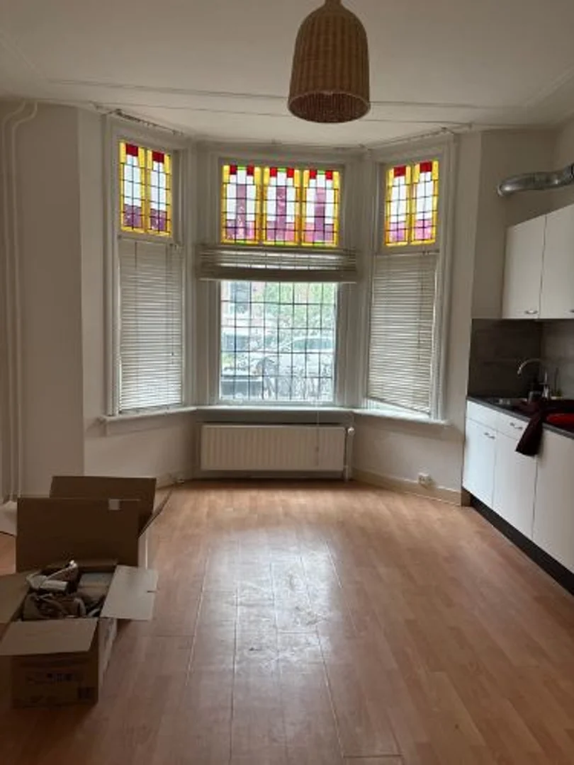 Student-friendly room in  with modern amenities