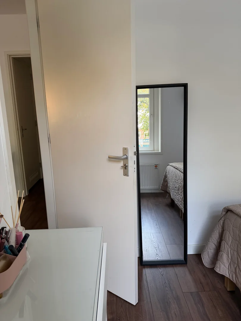 Habitación estudiantil económica cerca del campus en 