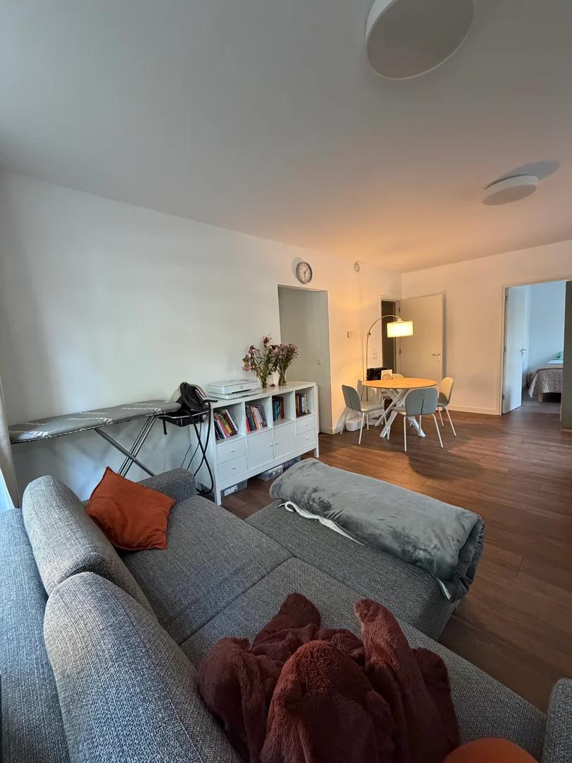 Habitación para estudiantes en  con área de estudio y facilidades compartidas