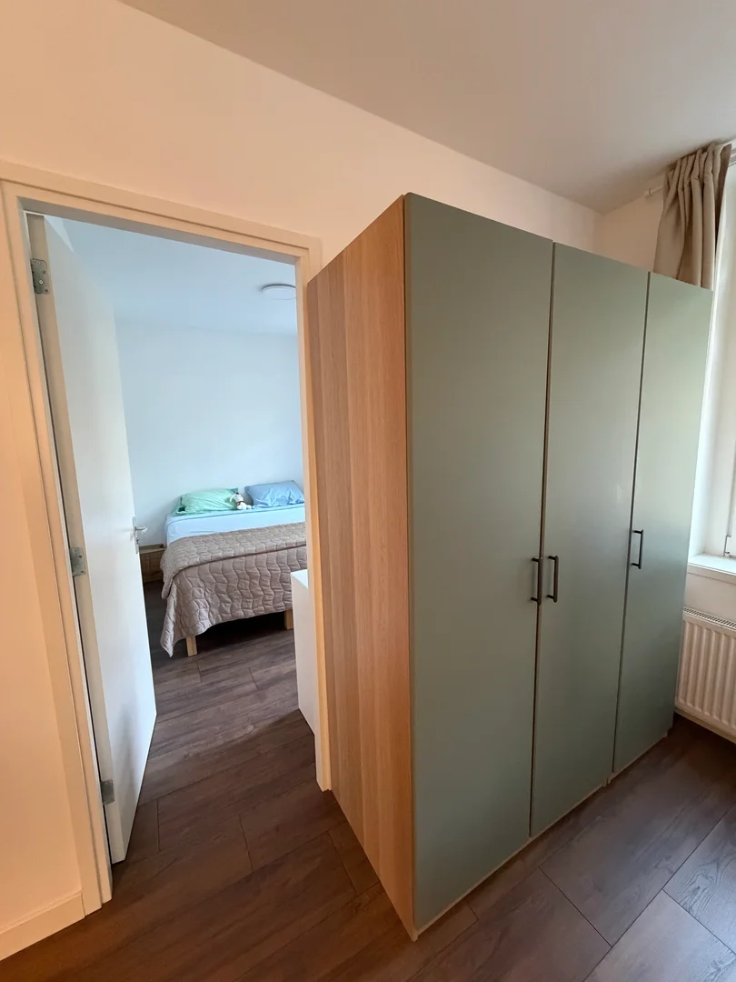 Habitación estudiantil económica cerca del campus en 