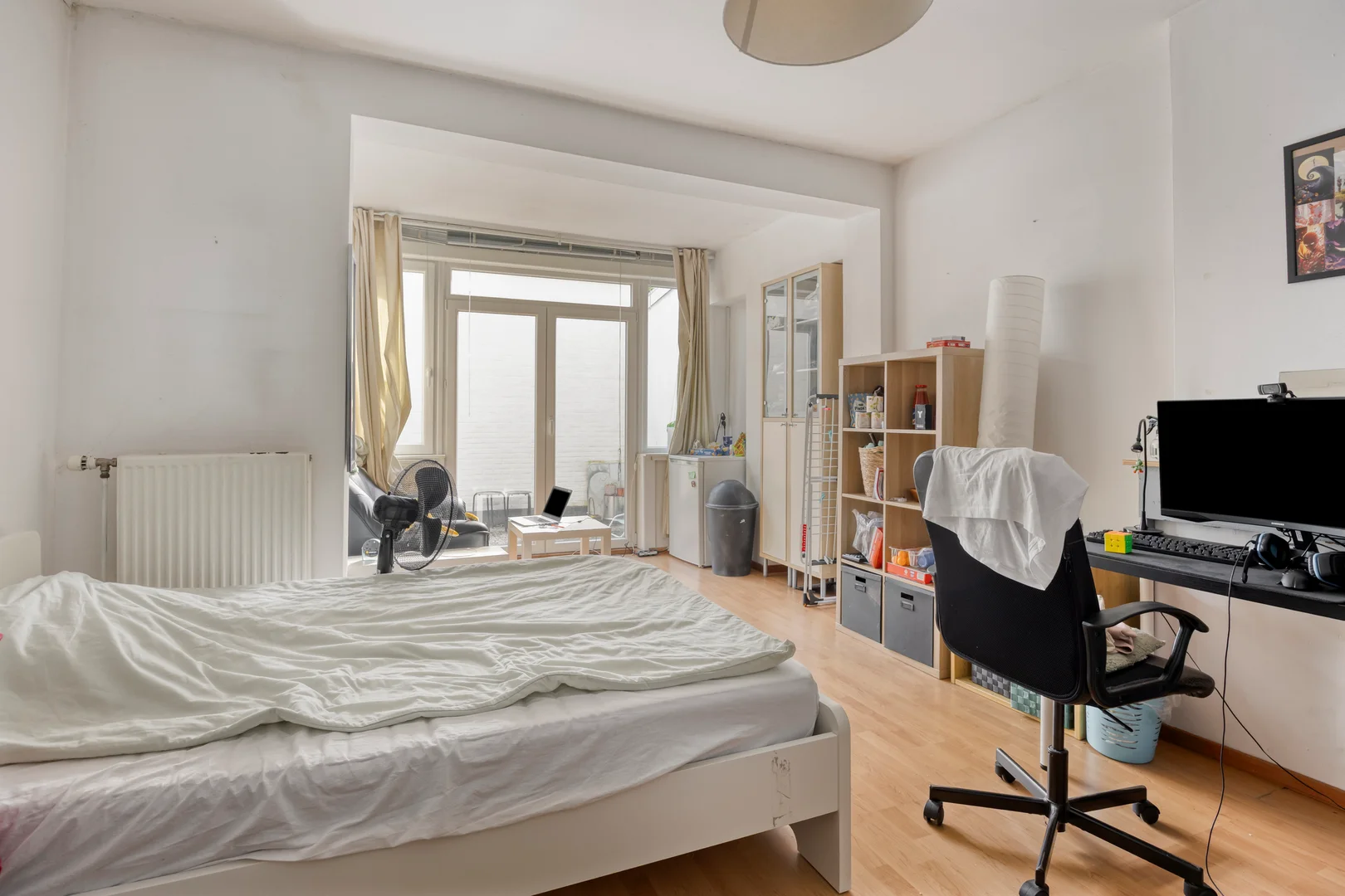 Chambre abordable pour les étudiants avec un bon éclairage dans 