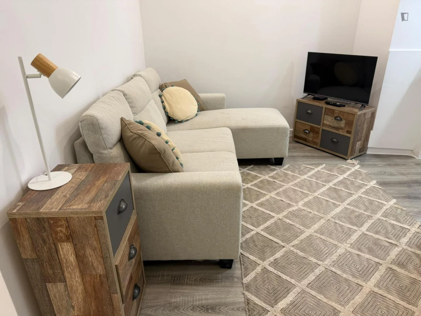 Chambre d'étudiant à  avec espace d'étude et installations communes