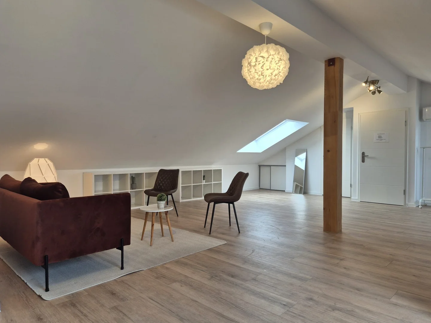 'de öğrenci dairesinde, tamamen mobilyalı kiralık oda