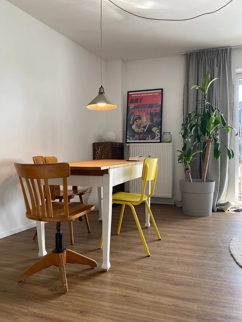 Cozy room for students available in 