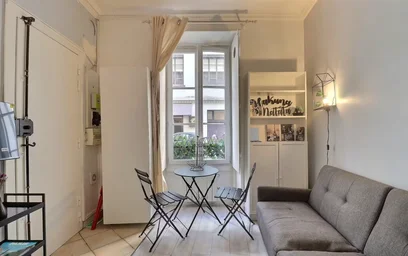 Entire apartment at Rue Singer, 16th Arrondissement, image 6 of 10