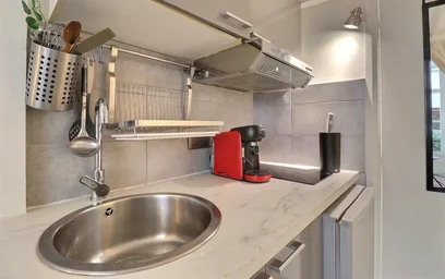 Entire apartment at Rue Singer, 16th Arrondissement, image 8 of 10
