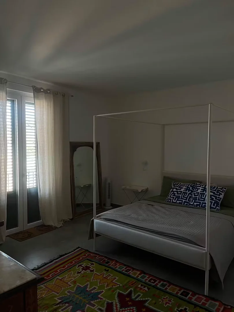 Via Rosina Muzio Salvo, Politeama
