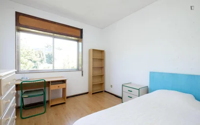 Quarto barato em {area}