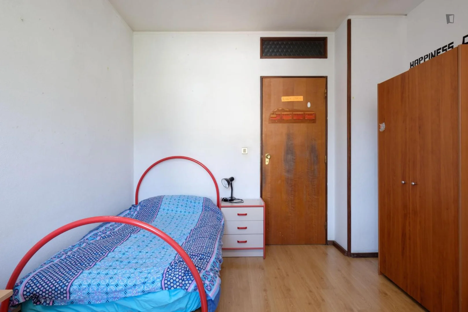 Quarto para alugar em apartamento de estudantes em , totalmente mobilado