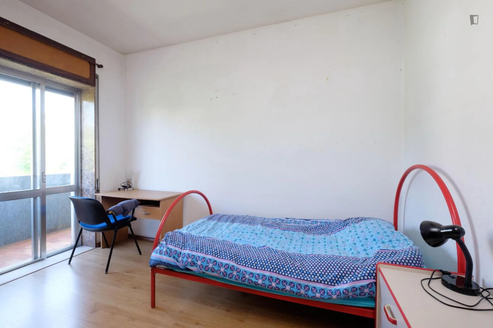 Quarto de estudante económico perto do campus em 