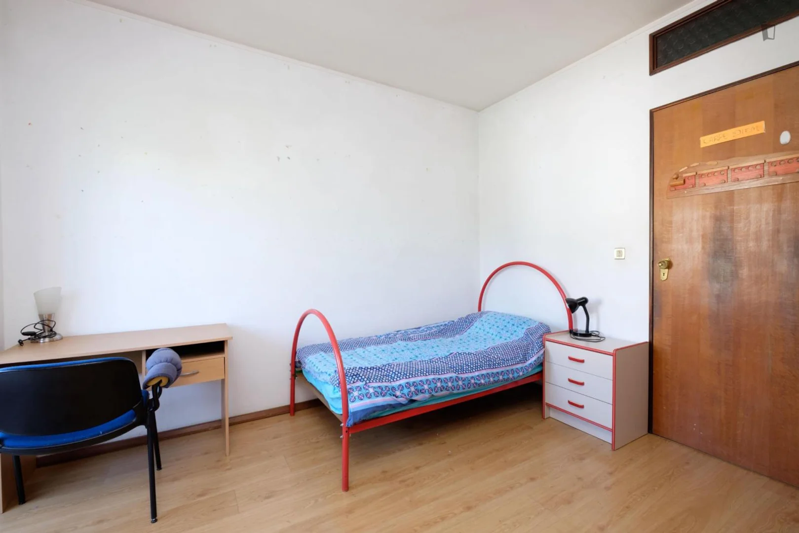 Quarto para alugar em apartamento de estudantes em , totalmente mobilado