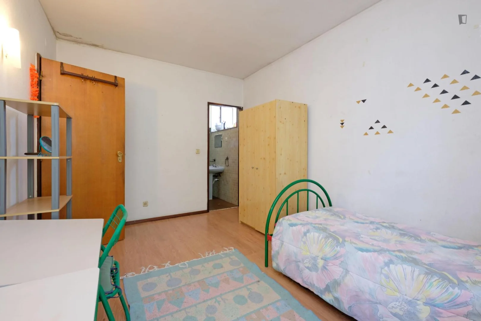 Quarto de estudante económico com localização conveniente em 
