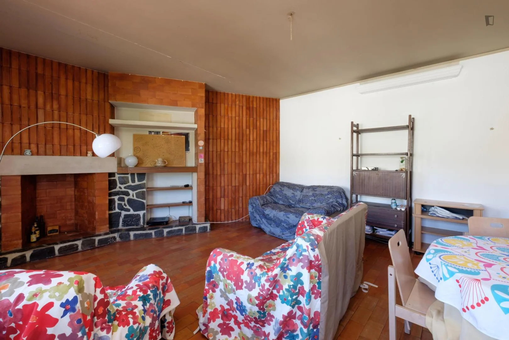 Quarto para alugar em apartamento de estudantes em , totalmente mobilado
