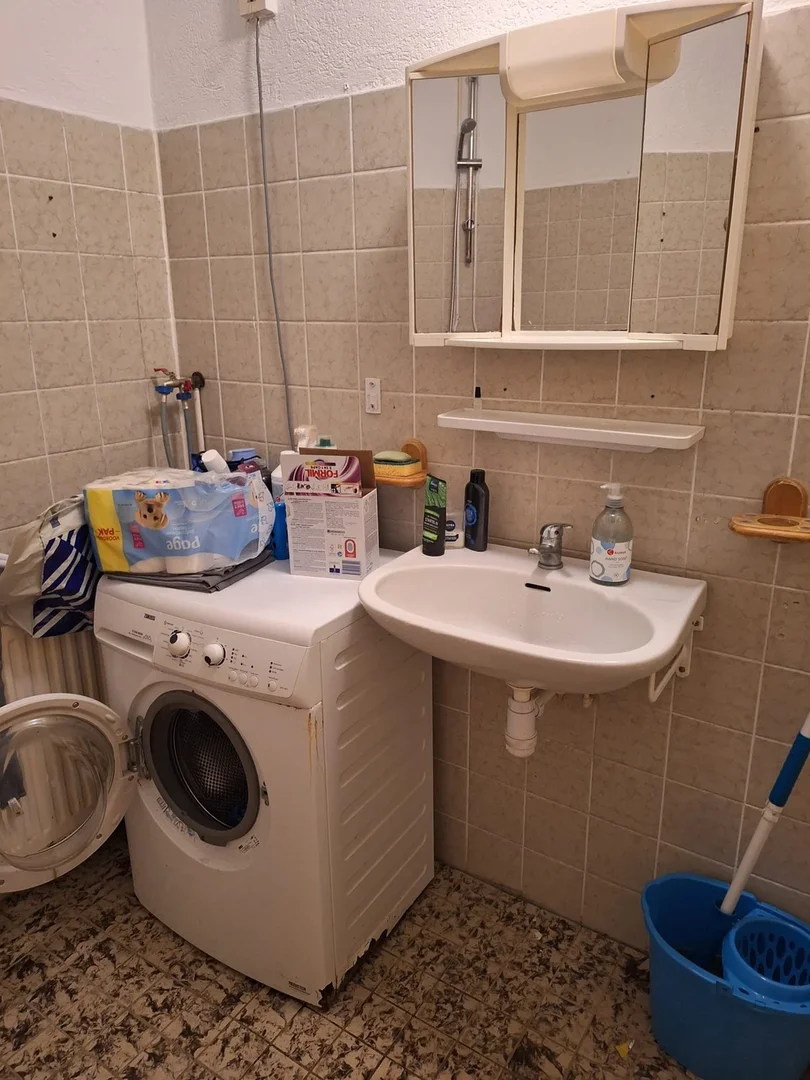 Budget-friendly student room close to campus in