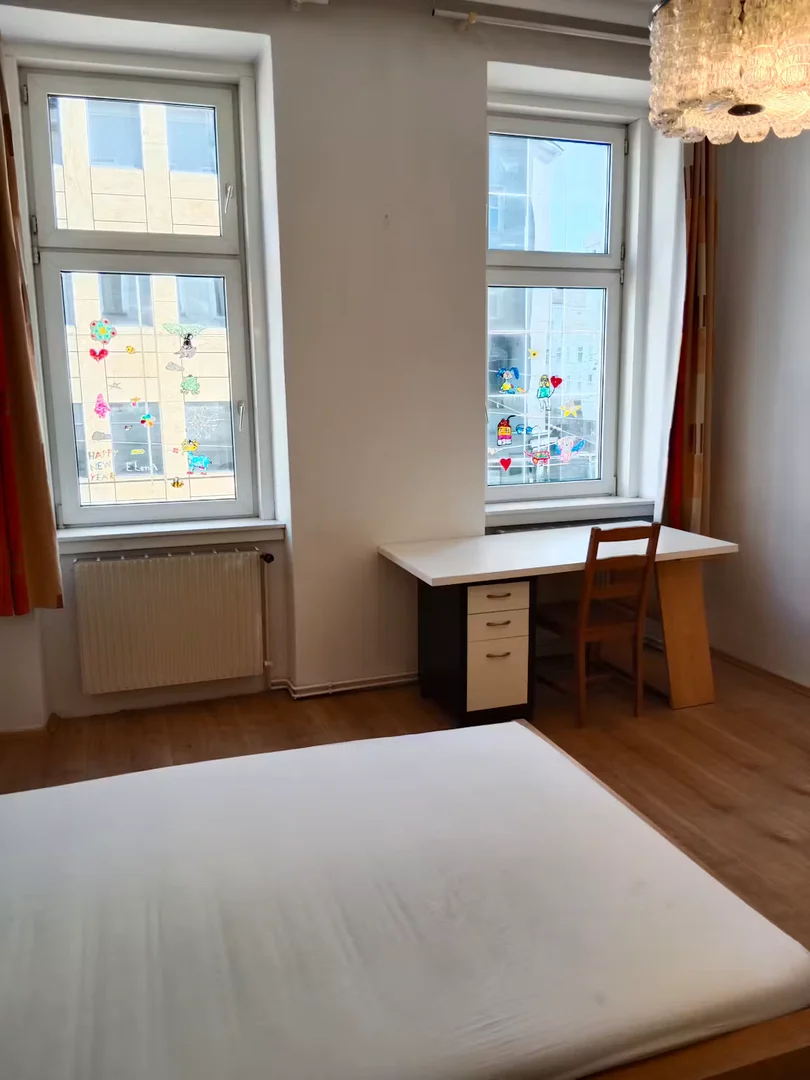 Chambre conviviale pour les étudiants dans  avec des équipements modernes