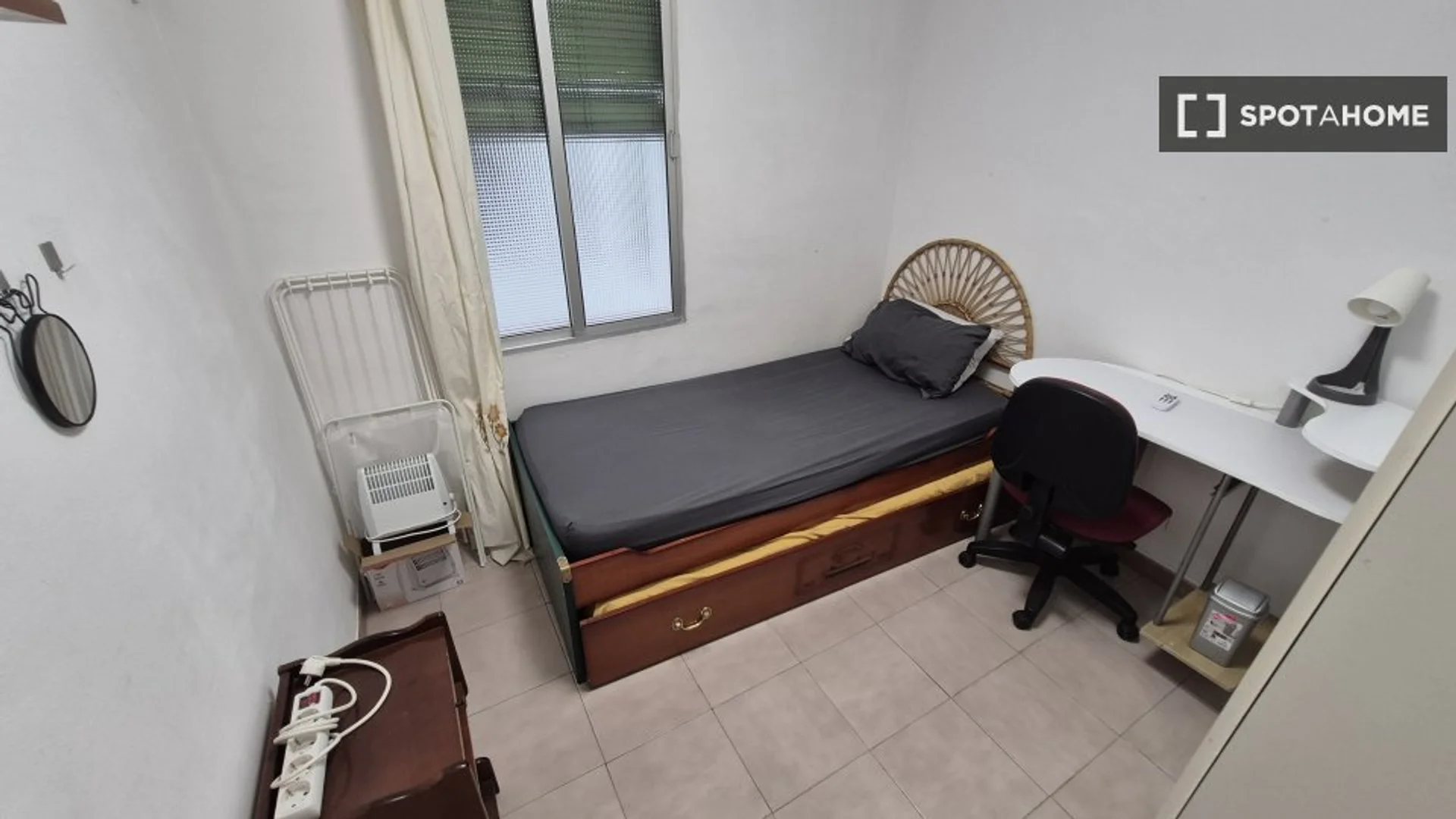 Camera per studenti economica con posizione comoda a