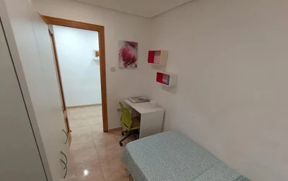 Paylaşımlı oda konumu Carrer dels Sants Just i Pastor, 64, esc. 0 1º 7, 1 10 görüntüsü
