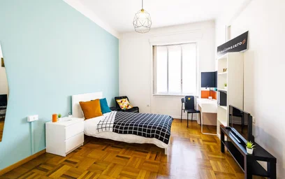 {area} de aylık kiralık oda