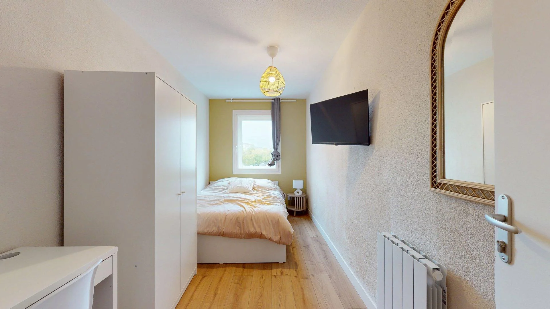 Room for rent in student apartment in , fully furnished