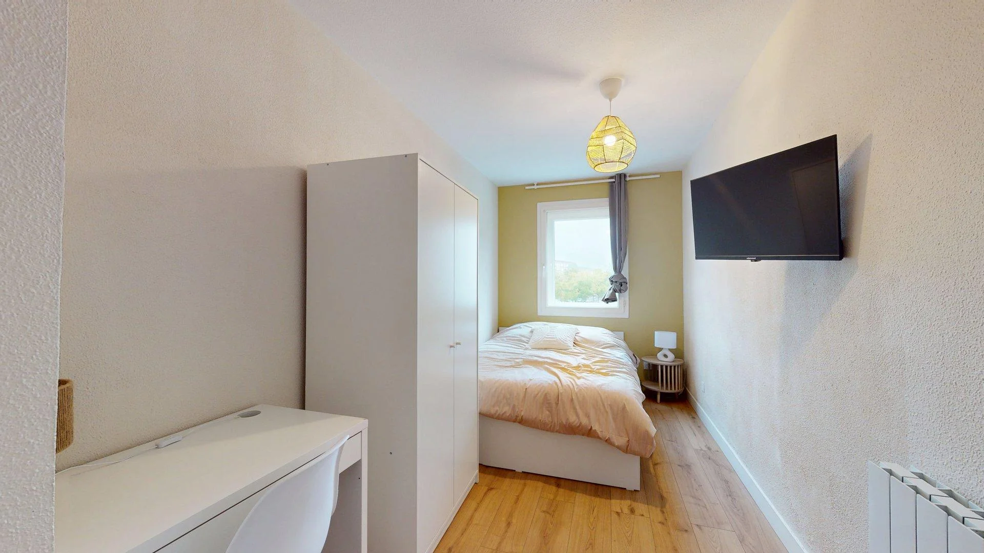 Economical student room with convenient location in