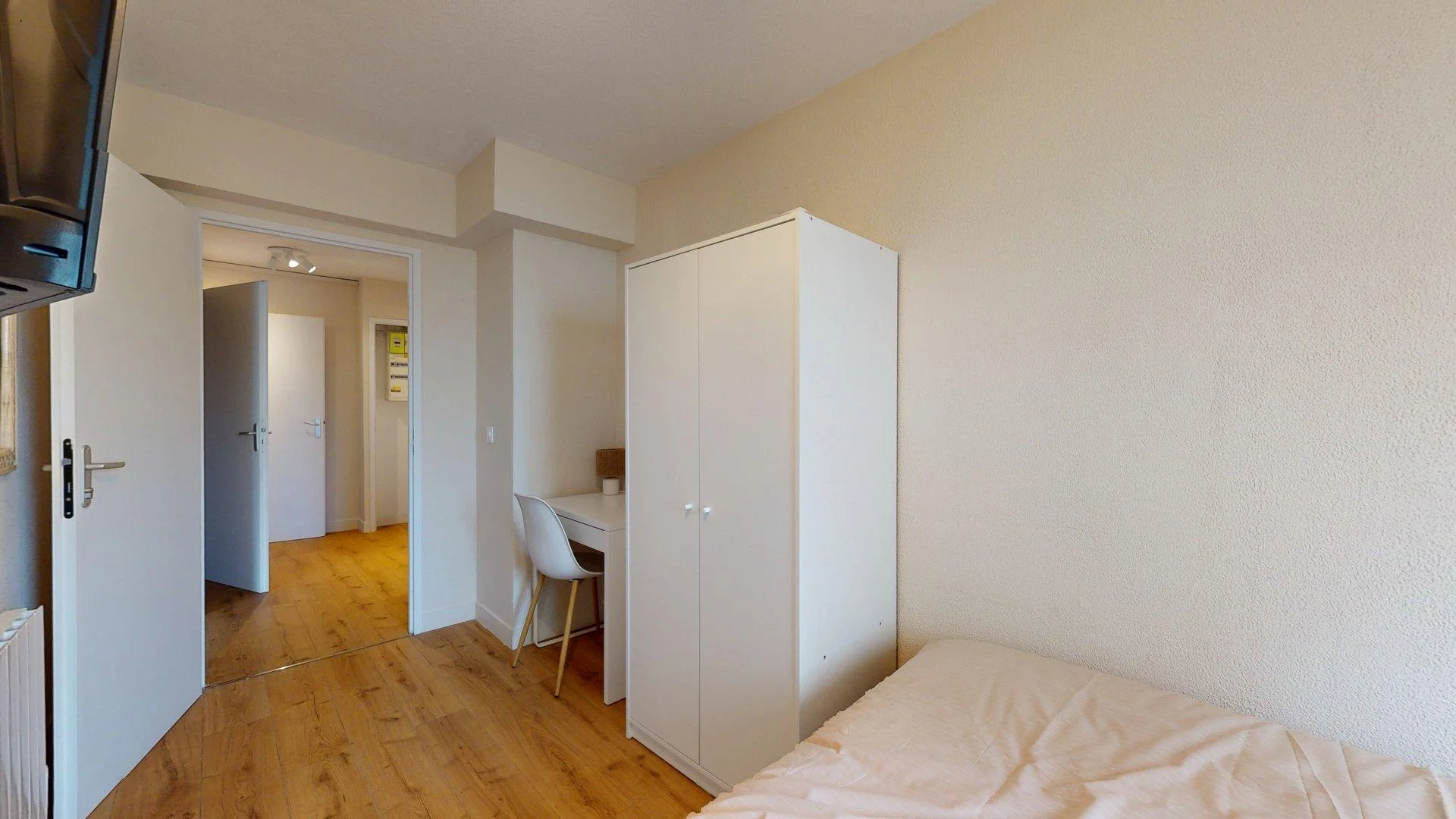Budget-friendly student room close to campus in
