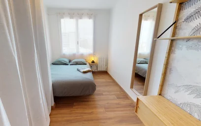 Chambre à louer dans un appartement en colocation à {area}