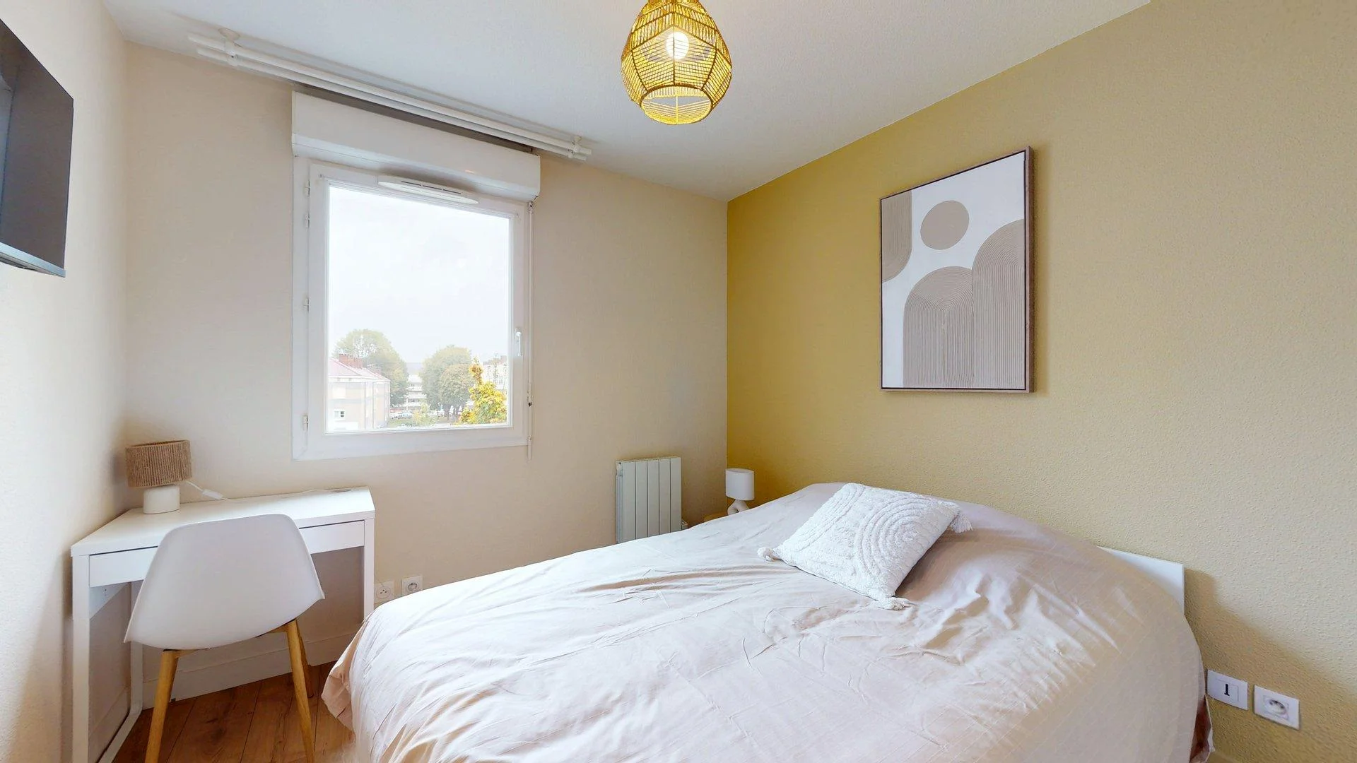 Budget-friendly student room close to campus in