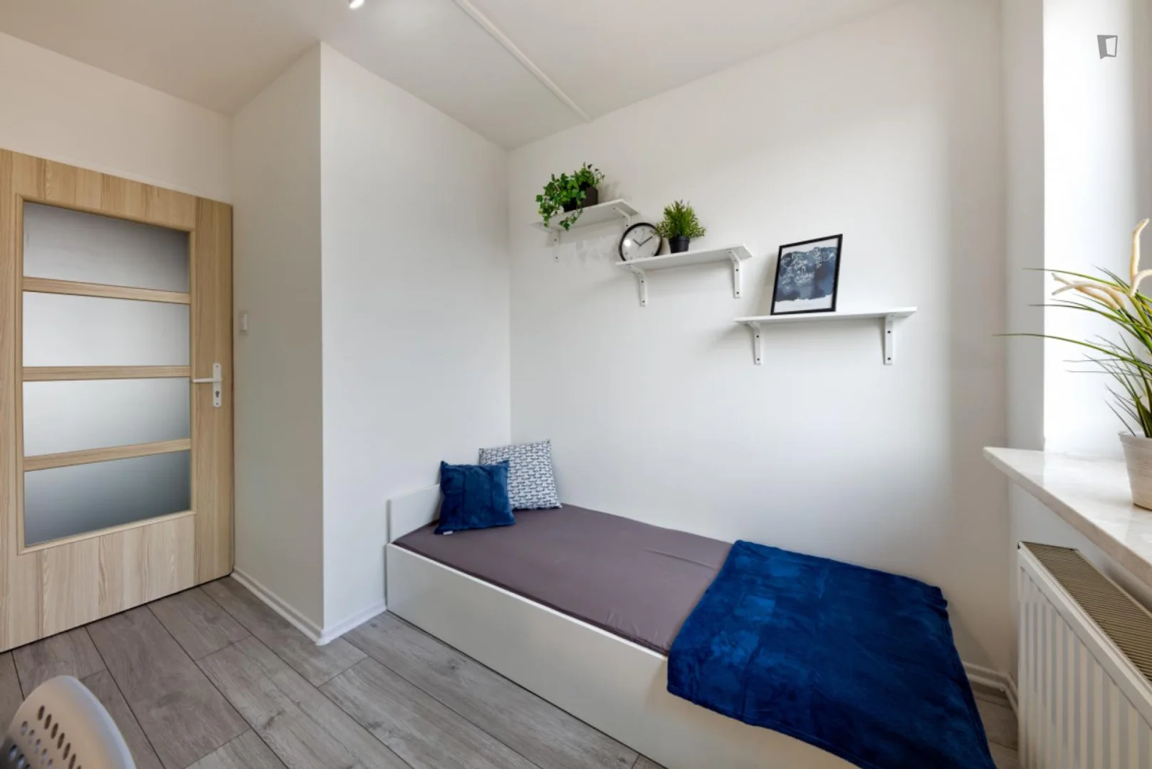 Zimmer in Studentenwohnung in  zu vermieten, voll möbliert