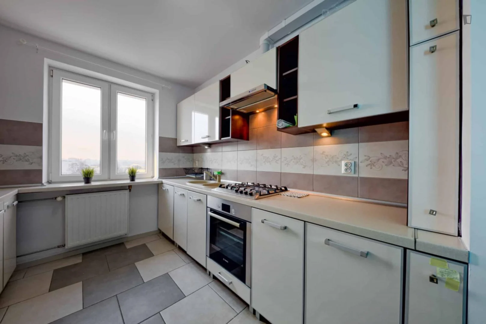 Zimmer in Studentenwohnung in  zu vermieten, voll möbliert