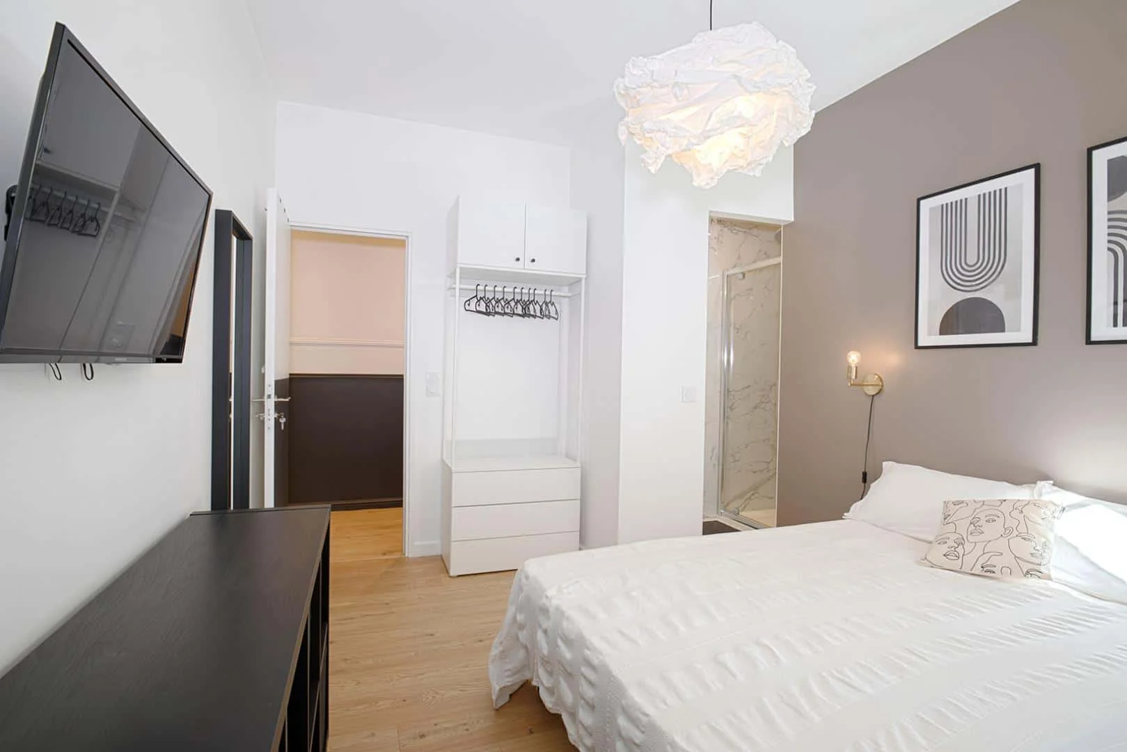 Economical student room with convenient location in 