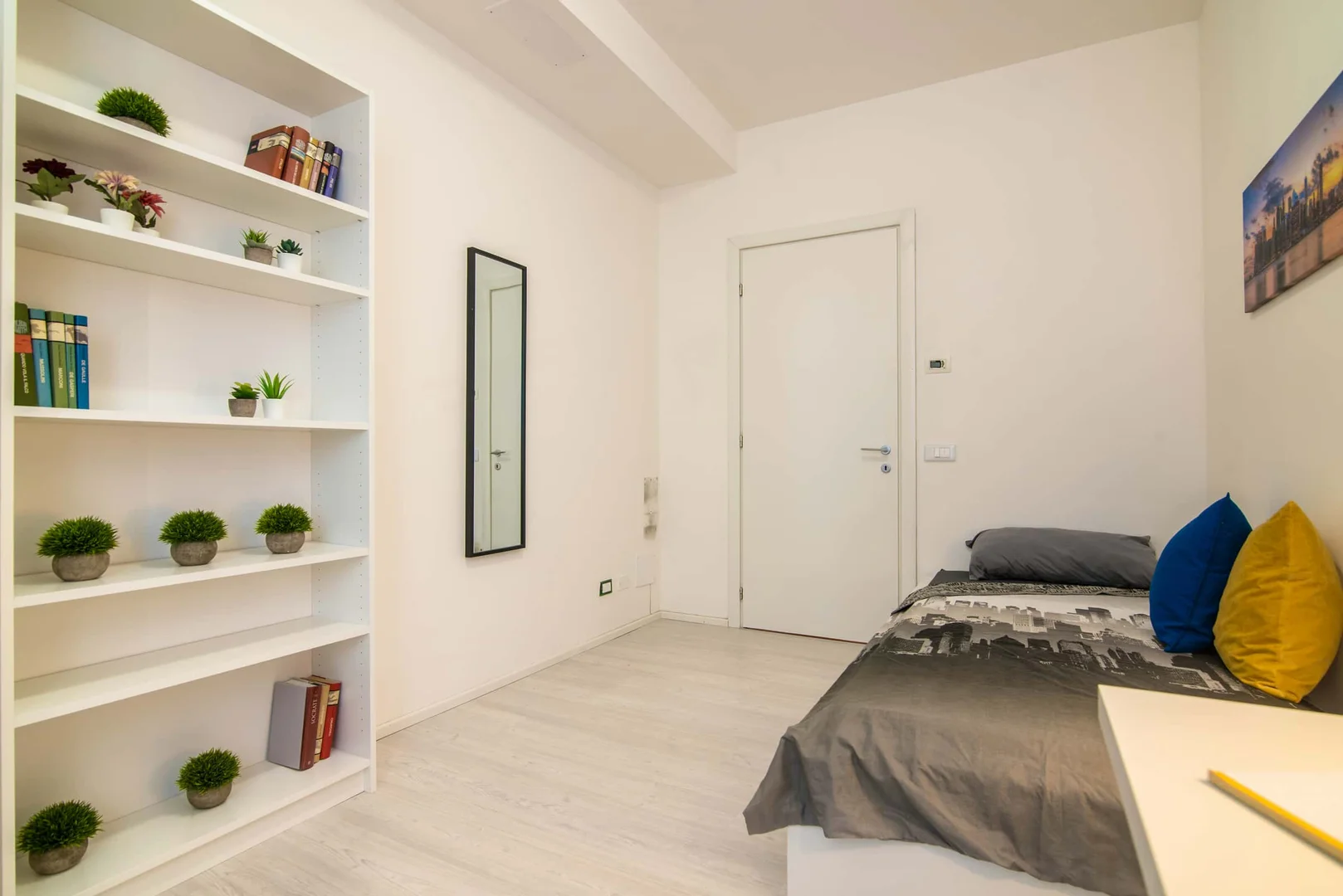 Stanza in affitto in appartamento per studenti a , completamente arredata
