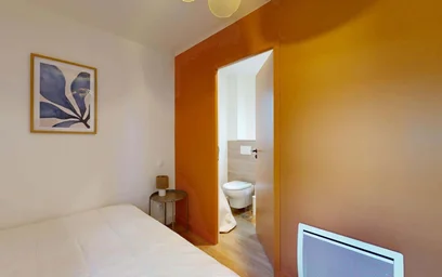 Private room at 7 Imp. Nungesser et Coli, 31300 Toulouse, France, image 4 of 22