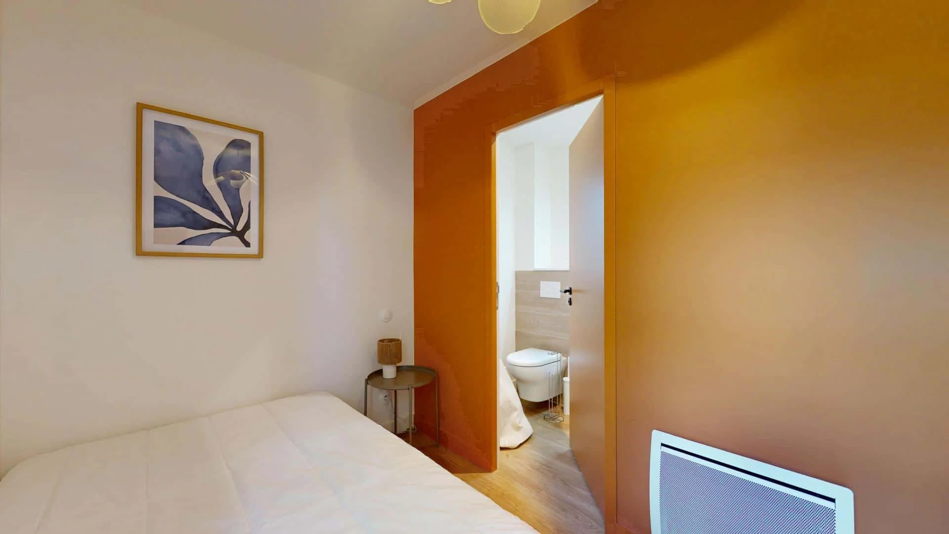 Student-friendly room in  with modern amenities