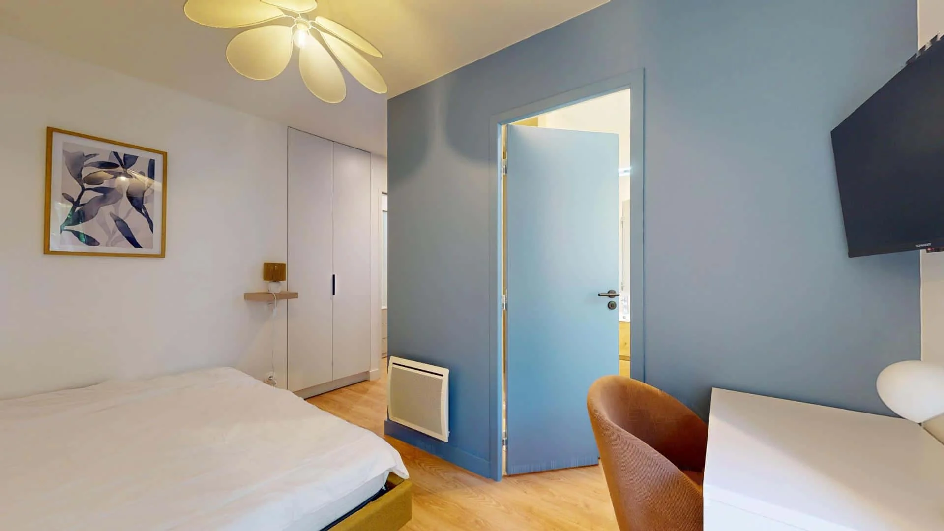 Bright and airy student room with easy university access in 