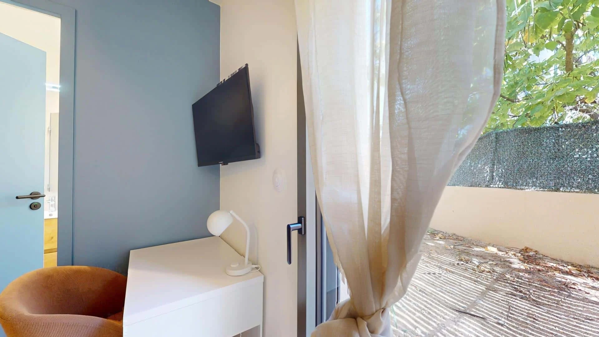 Economical student room with convenient location in 