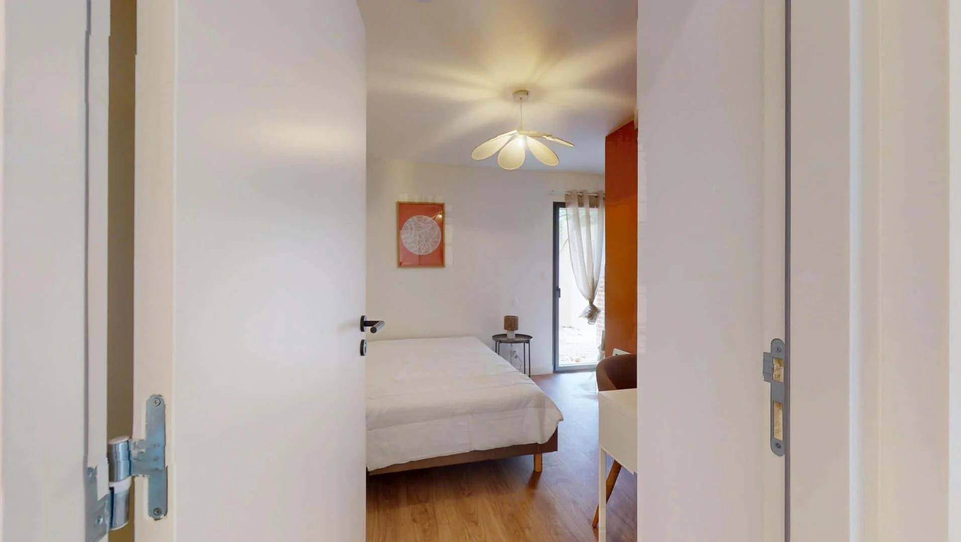 Comfortable and spacious student room in 