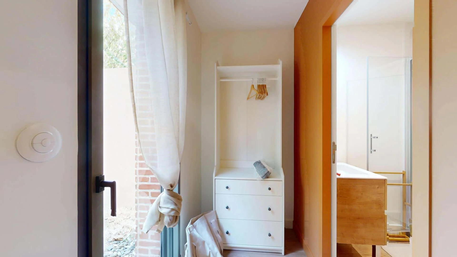 Affordable room for students with ample lighting in 