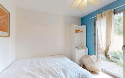 Private room at 7 Imp. Nungesser et Coli, 31300 Toulouse, France, image 2 of 22