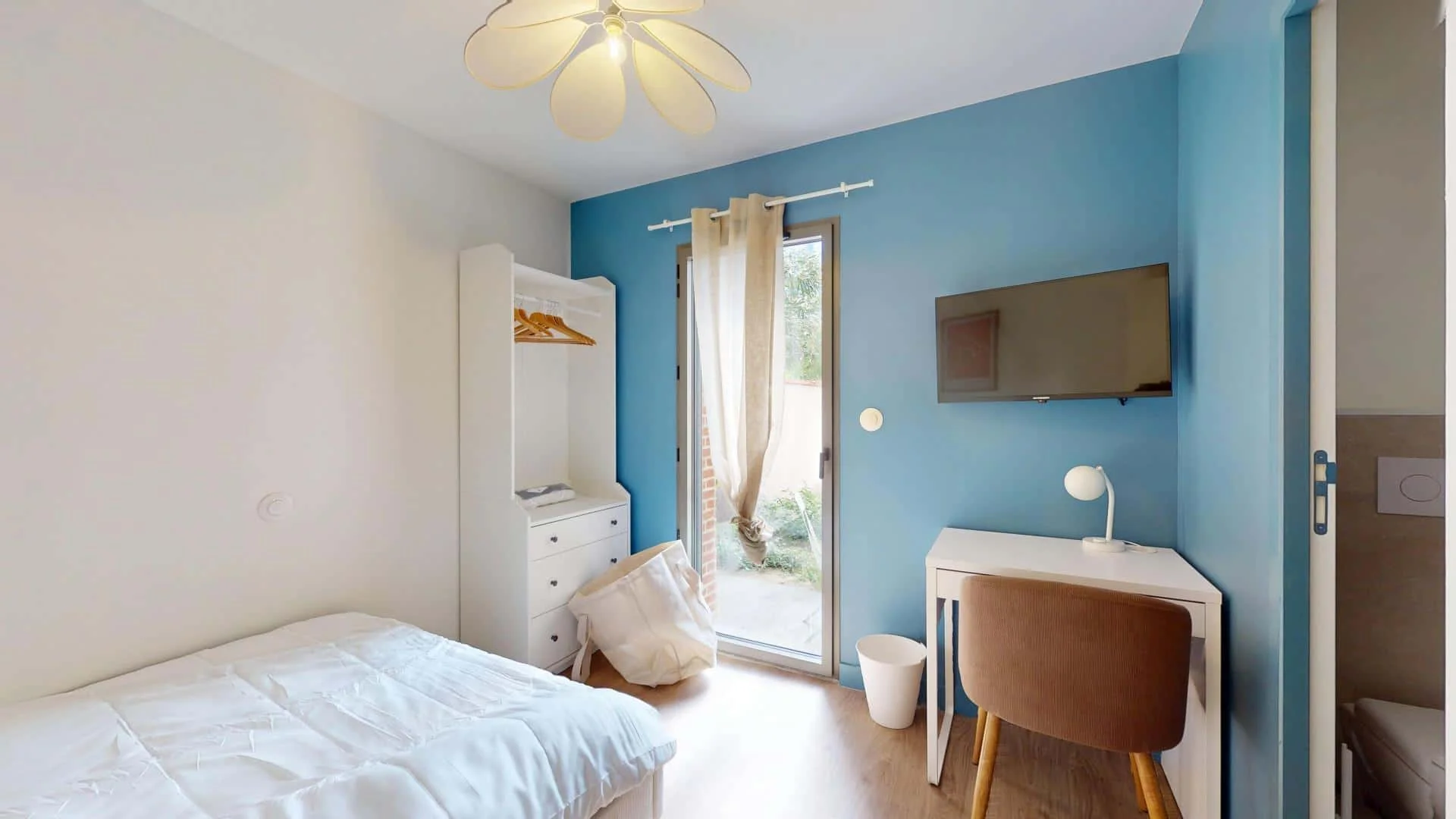 Budget-friendly student room close to campus in 