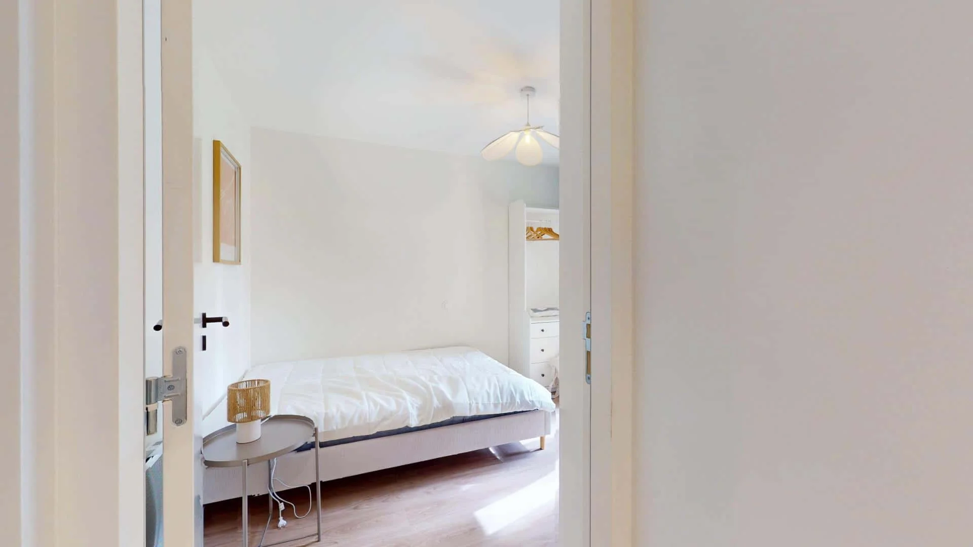 Student-friendly room in  with modern amenities